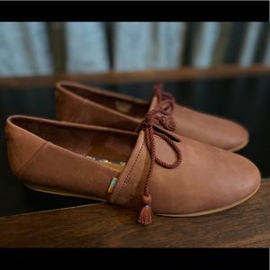 Tom’s Kelli Flats BNWOT